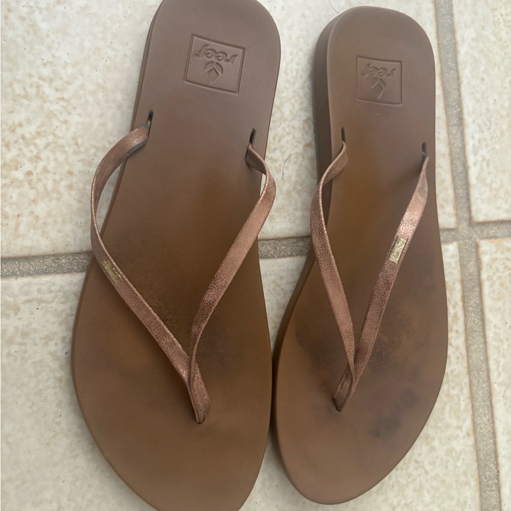 Reef Women's Tan Sandals - Picture 2 of 3
